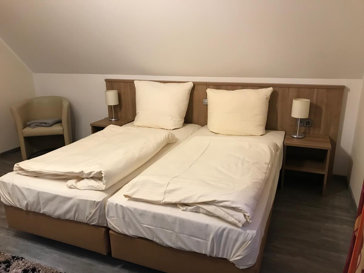 Apartment-Pension Schwalbennest Herzogenaurach Quarto foto